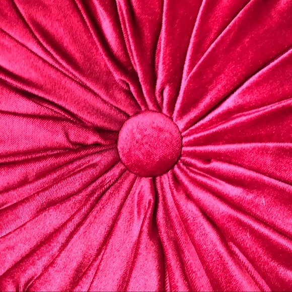 RED VELVET PLEATED THROW PILLOW - Picture 4 of 7